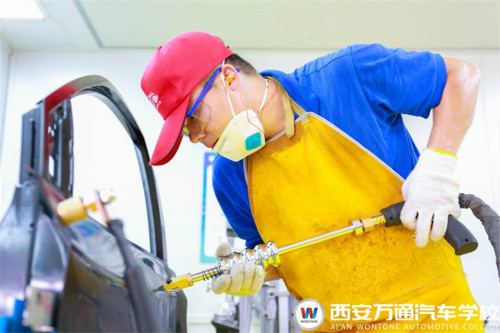 西安萬通汽車鈑金修復實訓 西安萬通汽車鈑金修復實訓