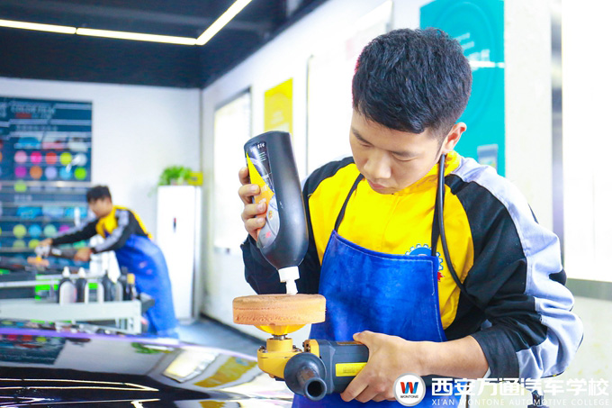 西安萬通汽車學(xué)校實(shí)訓(xùn)耗材投放在學(xué)子在實(shí)訓(xùn)中 西安萬通汽車學(xué)校實(shí)訓(xùn)耗材投放在學(xué)子在實(shí)訓(xùn)中