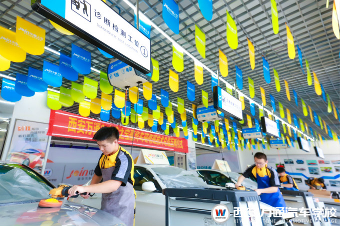 西安萬通汽車學(xué)校實(shí)訓(xùn)教學(xué)課堂 西安萬通汽車學(xué)校實(shí)訓(xùn)教學(xué)課堂