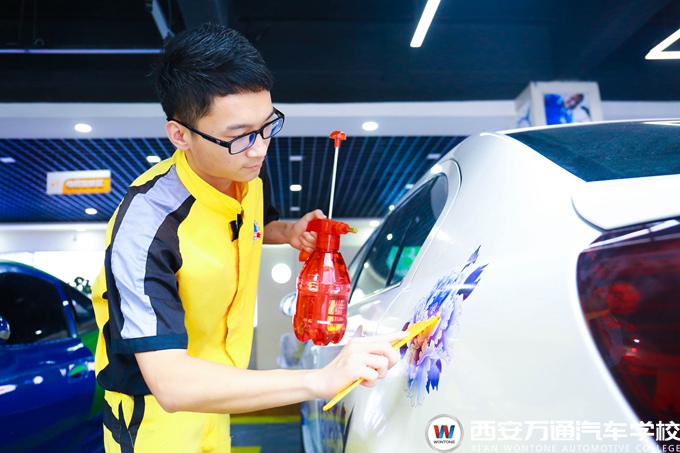 汽車(chē)美容發(fā)展迅速 用最短時(shí)間成功轉(zhuǎn)型技術(shù)精英