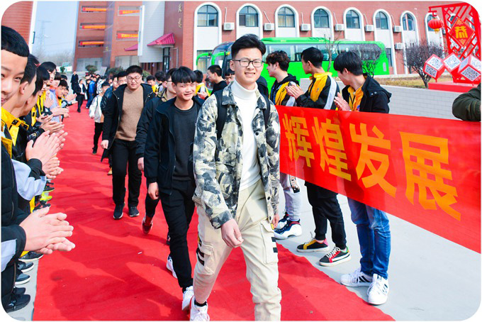 西安萬通歡送2019第一批畢業學子赴企就業