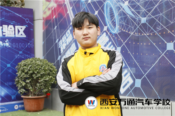 【新創(chuàng)客】郭苗帥:謹(jǐn)慎擇校,我要上個(gè)專業(yè)學(xué)校!