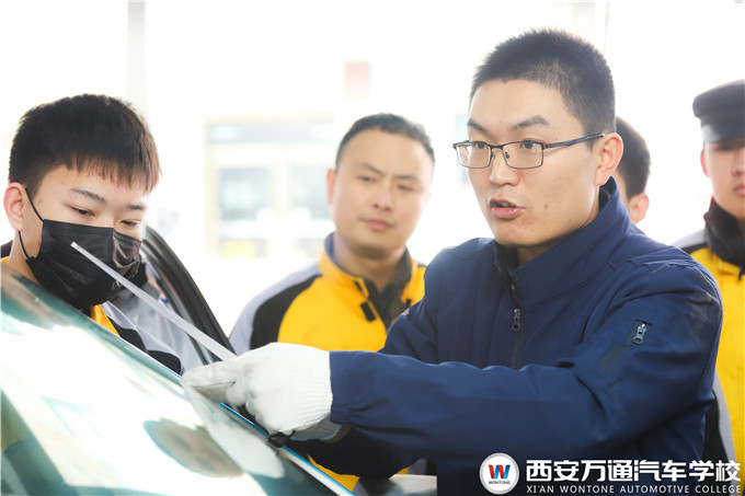 【名企證言】福耀玻璃：開展技術(shù)公開課，學(xué)生學(xué)習(xí)市場(chǎng)前沿技術(shù)