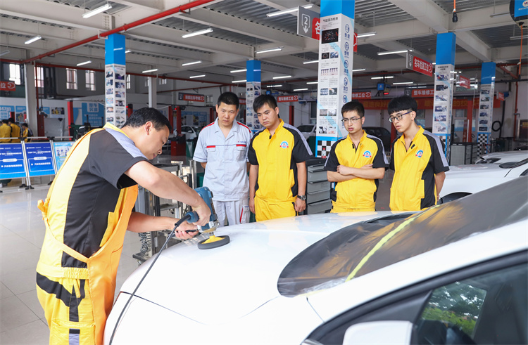 告別體力活！拒絕死工資！學習汽車美容創業當老板