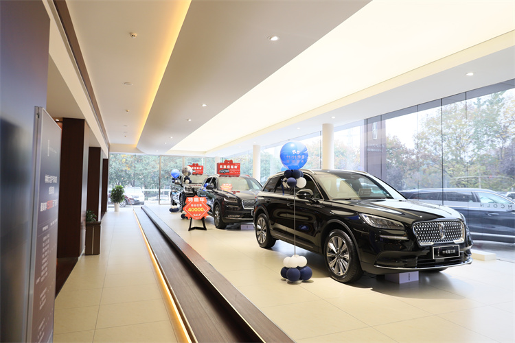 暖心回訪促發(fā)展，校企合作再攀佳績—西安萬通回訪西安福林林肯中心