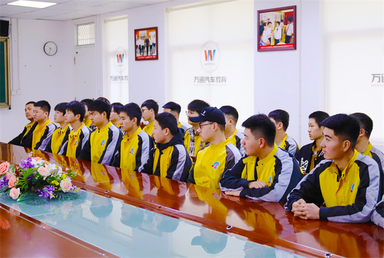 校企定向新未來——西安萬通靚車牛人專場招聘會！