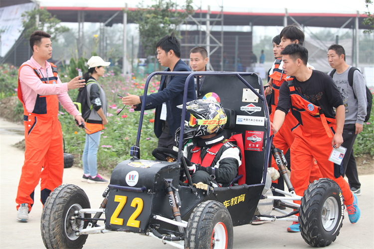 這個學校豪橫你不懂！五一帶你游長安，路費我買單！！！